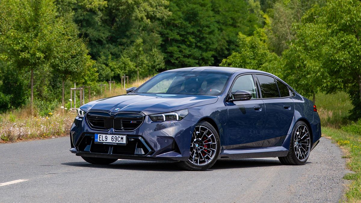 Rychlosti má na rozdávání, ale s emocemi šetří: BMW M5 je ohromující, ať jedete na plný plyn, nebo se jen loudáte